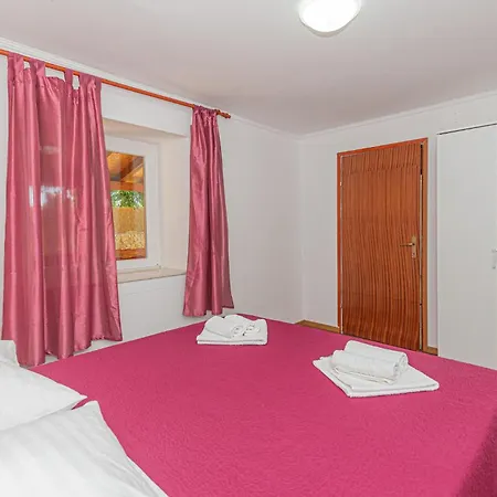 Holiday home Stunning In With Wifi Siritovci